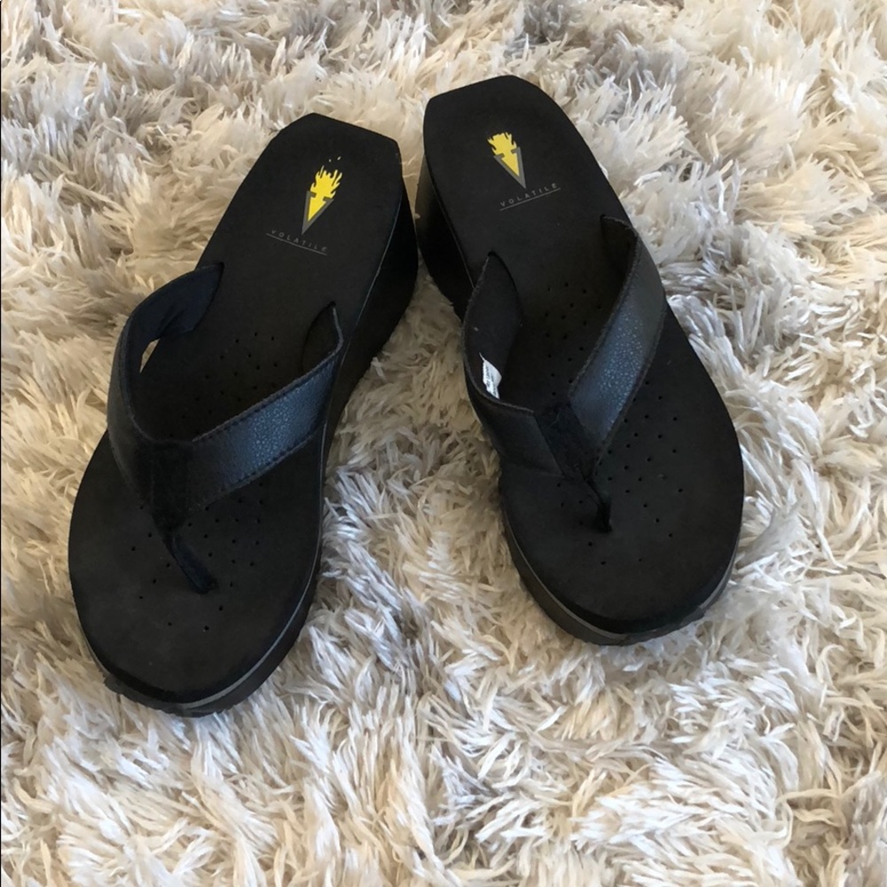 Volatile wedge flip flops